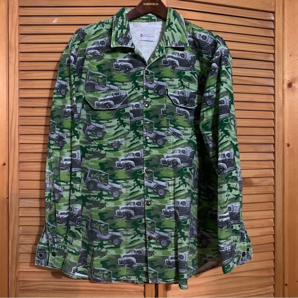 Vintage Camo Ford Truck Button Up Flannel Large